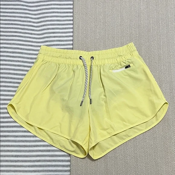 Vuori Clementine 2.0 Shorts 4" Sunlight Small - Picture 3 of 13